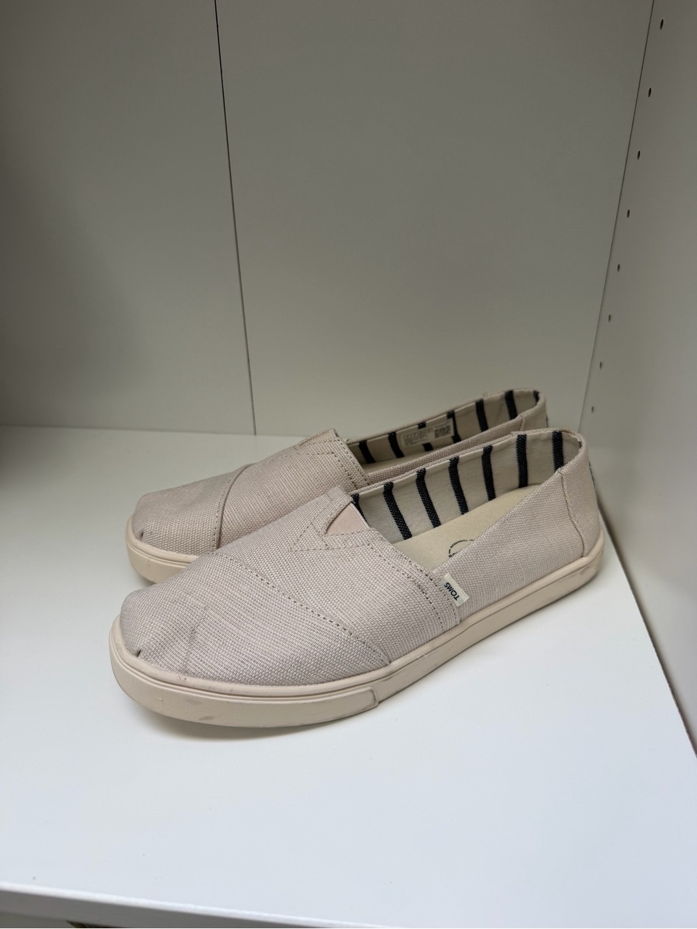 TOMS Shoes Women’s Size 8